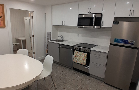Logement idéal pour 2 étudiants ou petite famille métro Berri UQAM