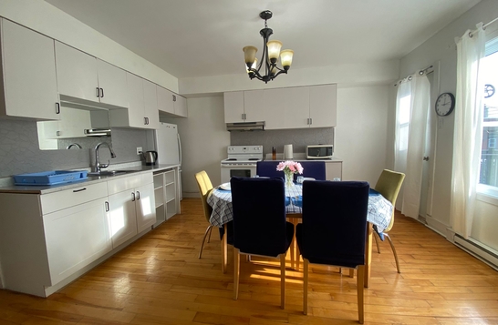  Furnished 5 1/2 for monthly rent in the  Sud-Ouest of Montréal