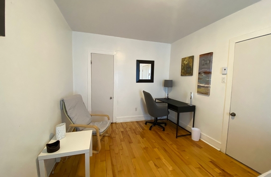  Furnished 5 1/2 for monthly rent in the  Sud-Ouest of Montréal