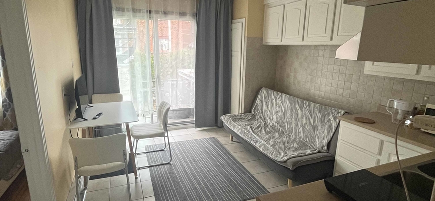 Apt à 1 chambre meublé, wi-fi, métro Angrignon Apt à 1 chambre meublé, wi-fi, métro Angrignon