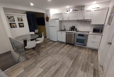 Grand 4 1/2 meublé tout compris métro Longueuil