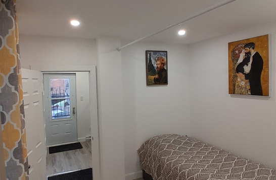 Apartment for 2 students or a small family near Berri-UQAM metro