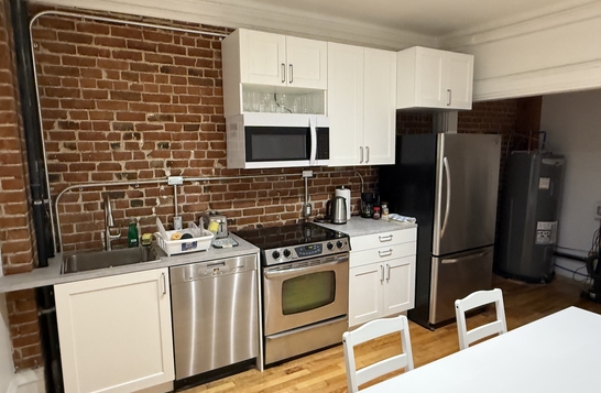 Appartement meublé avec 4 chambres fermées (6 1/2) métro Berri UQAM