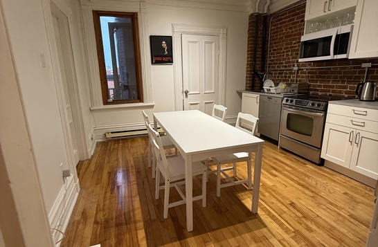 Appartement meublé avec 4 chambres fermées (6 1/2) métro Berri UQAM