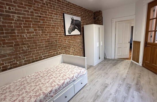 Appartement meublé avec 4 chambres fermées (6 1/2) métro Berri UQAM