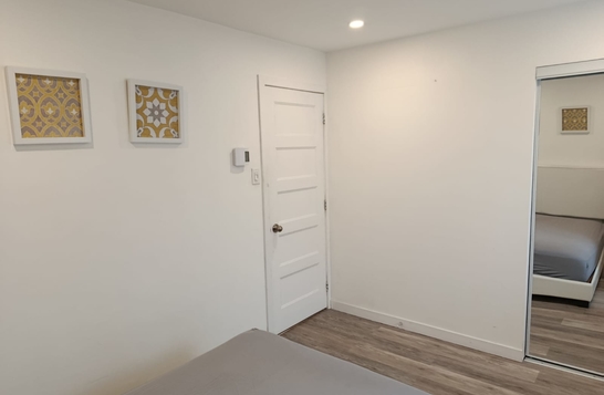 Grand 4 1/2 meublé tout compris métro Longueuil Grand 4 1/2 meublé tout compris métro Longueuil