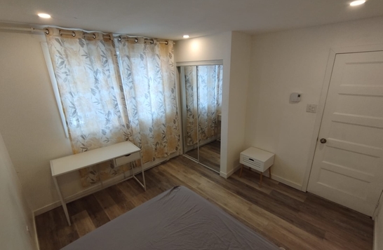 Grand 4 1/2 meublé tout compris métro Longueuil Grand 4 1/2 meublé tout compris métro Longueuil