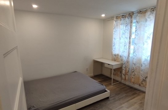 Grand 4 1/2 meublé tout compris métro Longueuil Grand 4 1/2 meublé tout compris métro Longueuil