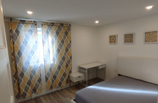 Grand 4 1/2 meublé tout compris métro Longueuil Grand 4 1/2 meublé tout compris métro Longueuil