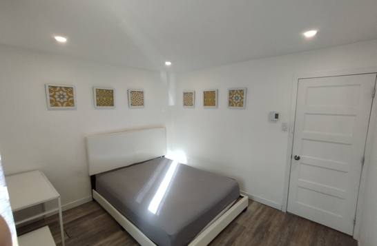 Grand 4 1/2 meublé tout compris métro Longueuil Grand 4 1/2 meublé tout compris métro Longueuil