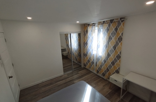 Grand 4 1/2 meublé tout compris métro Longueuil Grand 4 1/2 meublé tout compris métro Longueuil