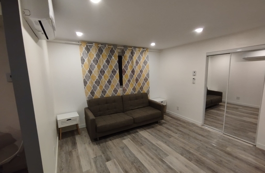 Grand 4 1/2 meublé tout compris métro Longueuil Grand 4 1/2 meublé tout compris métro Longueuil