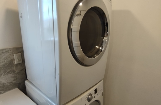 Grand 4 1/2 meublé tout compris métro Longueuil Grand 4 1/2 meublé tout compris métro Longueuil