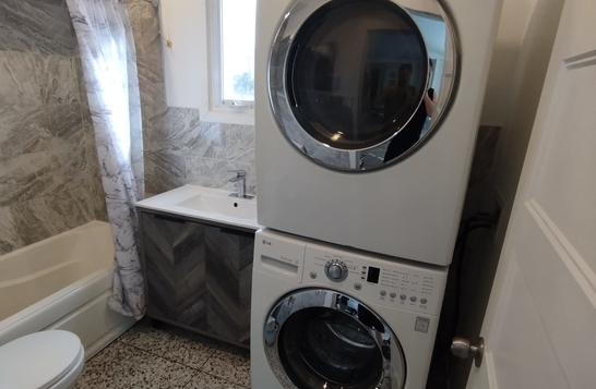 Grand 4 1/2 meublé tout compris métro Longueuil Grand 4 1/2 meublé tout compris métro Longueuil