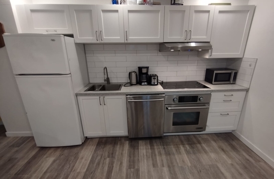 Grand 4 1/2 meublé tout compris métro Longueuil Grand 4 1/2 meublé tout compris métro Longueuil