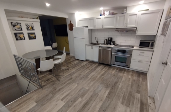 Grand 4 1/2 meublé tout compris métro Longueuil Grand 4 1/2 meublé tout compris métro Longueuil