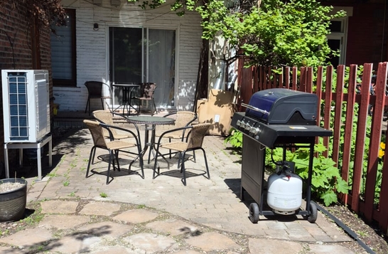 Apartment for 2 students or a small family near Berri-UQAM metro
